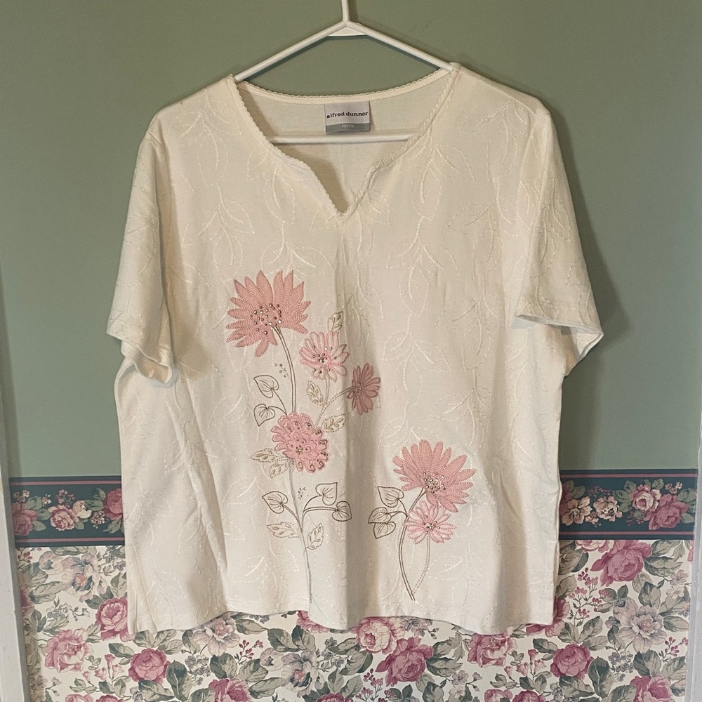 Alfred Dunner Cream/dusty rose embroidered top with Floral Design